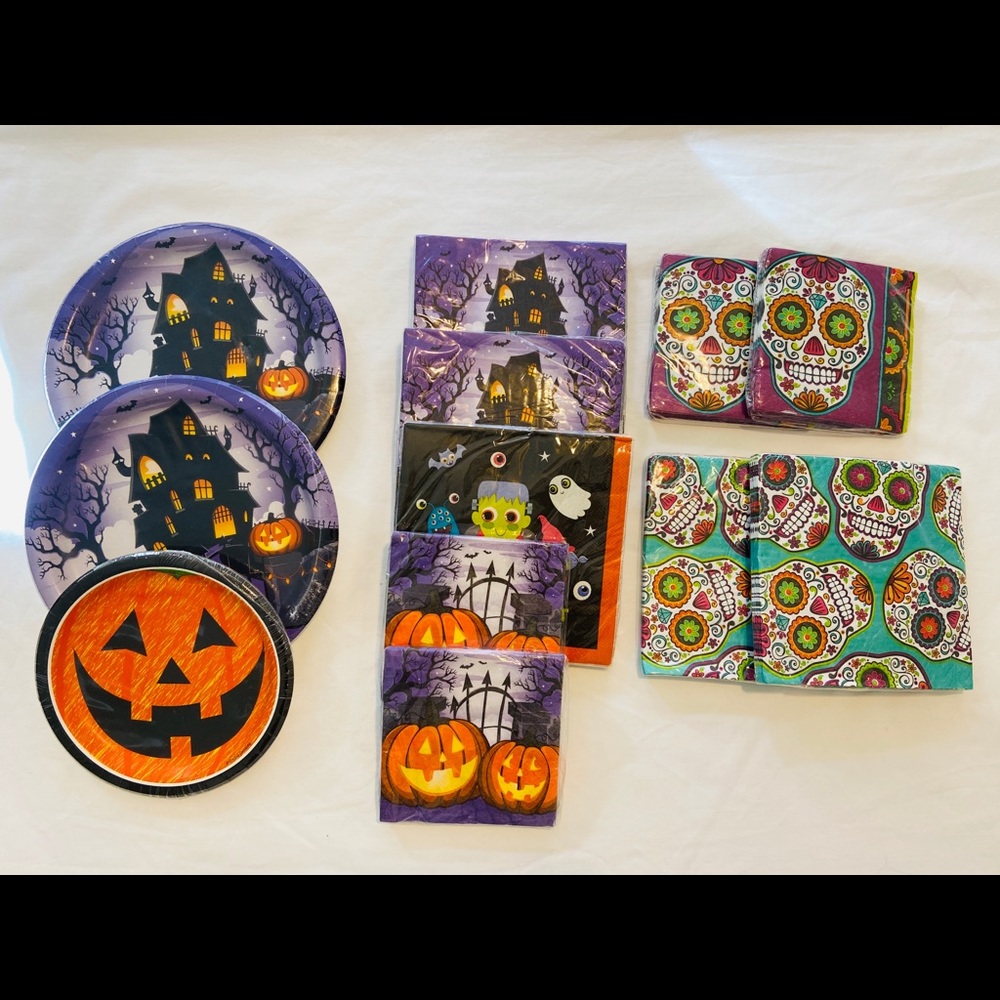Halloween Bundle Lot 3 plate set 9 napkin set new